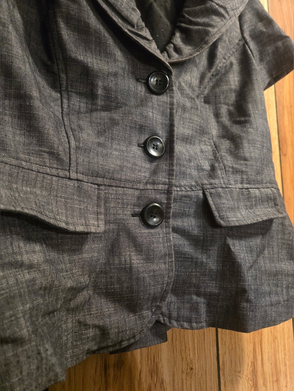EUC Takara grey ruffled short sleeve cropped blazer XL - Picture 3 of 7